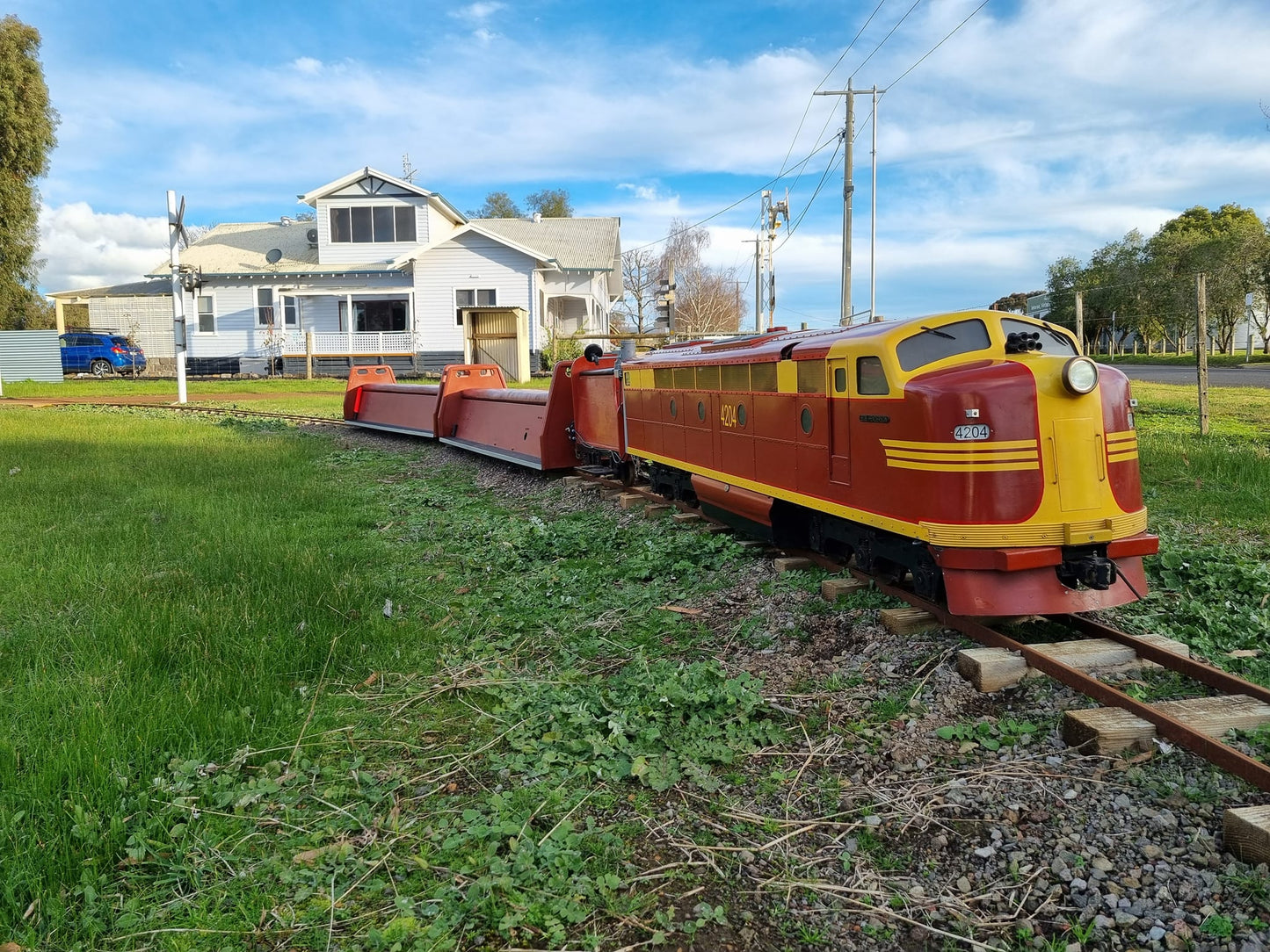 7.25'' 42 Class Petrol-Hydraulic with Two Passenger Carriages - SOLD in 3 weeks